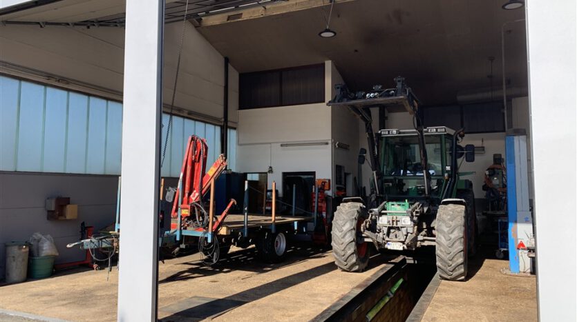 Wohnhaus mit Garage und Garten, ehem. Kfz-Werkstatt mit Waschhalle