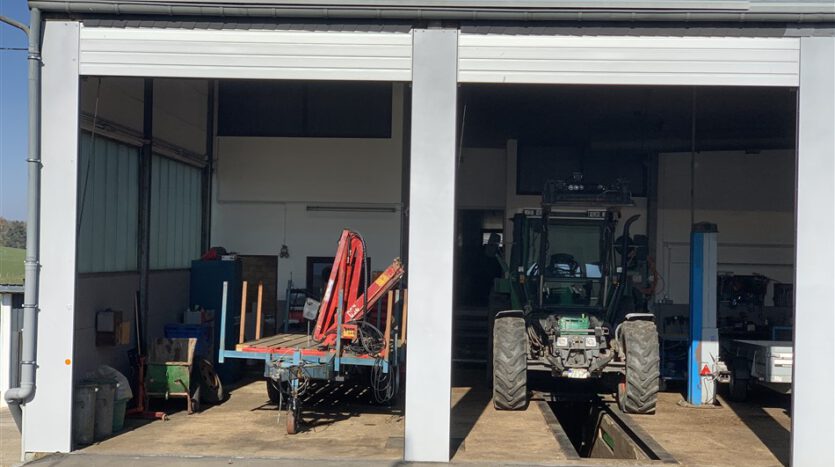 Wohnhaus mit Garage und Garten, ehem. Kfz-Werkstatt mit Waschhalle