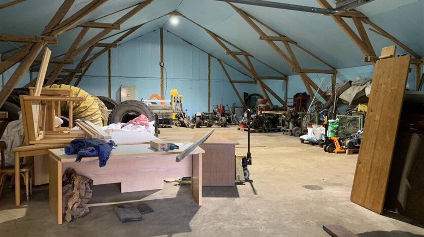 Wohnhaus mit Garage und Garten, ehem. Kfz-Werkstatt mit Waschhalle