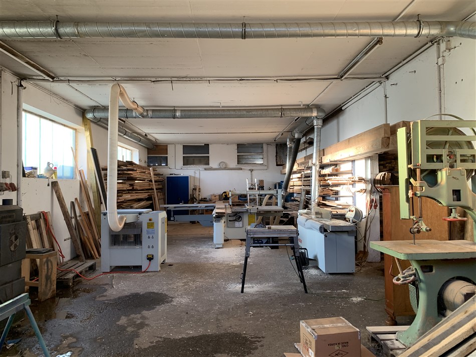 Wohnhaus mit Garage und Garten, ehem. Kfz-Werkstatt mit Waschhalle