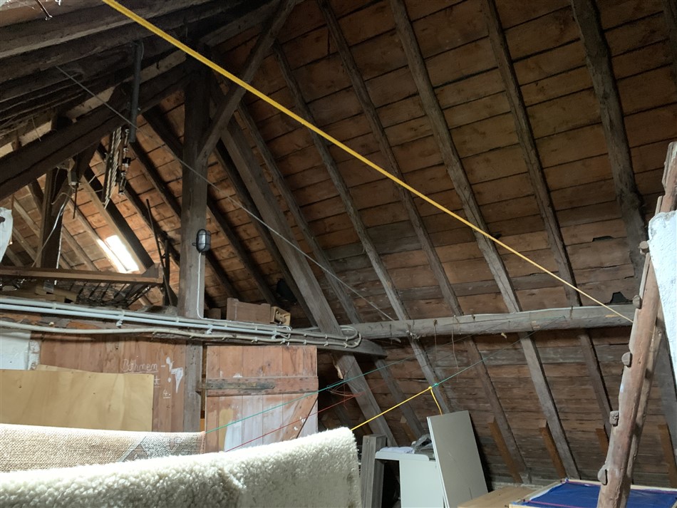 Wohnhaus mit Garage und Garten, ehem. Kfz-Werkstatt mit Waschhalle