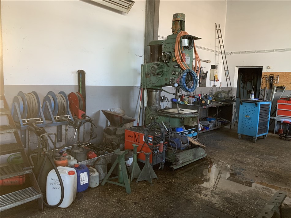 Wohnhaus mit Garage und Garten, ehem. Kfz-Werkstatt mit Waschhalle